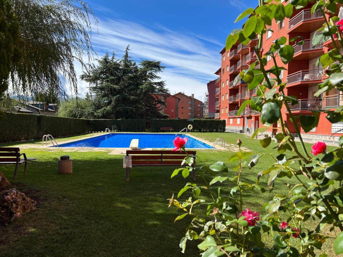 דירות Piso Puigcerda Vistas Y Piscina מראה חיצוני תמונה